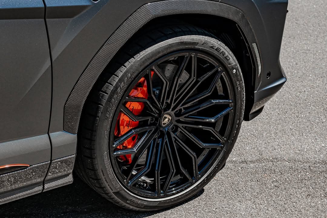 Satin Dark Gray Metallic V2 install on Lamborghini Urus photo 4